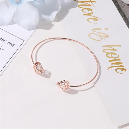 New Bracelet Simple Hollow Triangle Bangle Beautiful Zircon Ms. Open Bangle