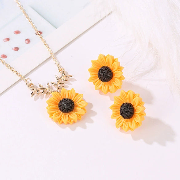 New Creative Jewelry  Jewelry Pearl Sunflower Necklace Female Elegant Fashion Sunflower Pendant