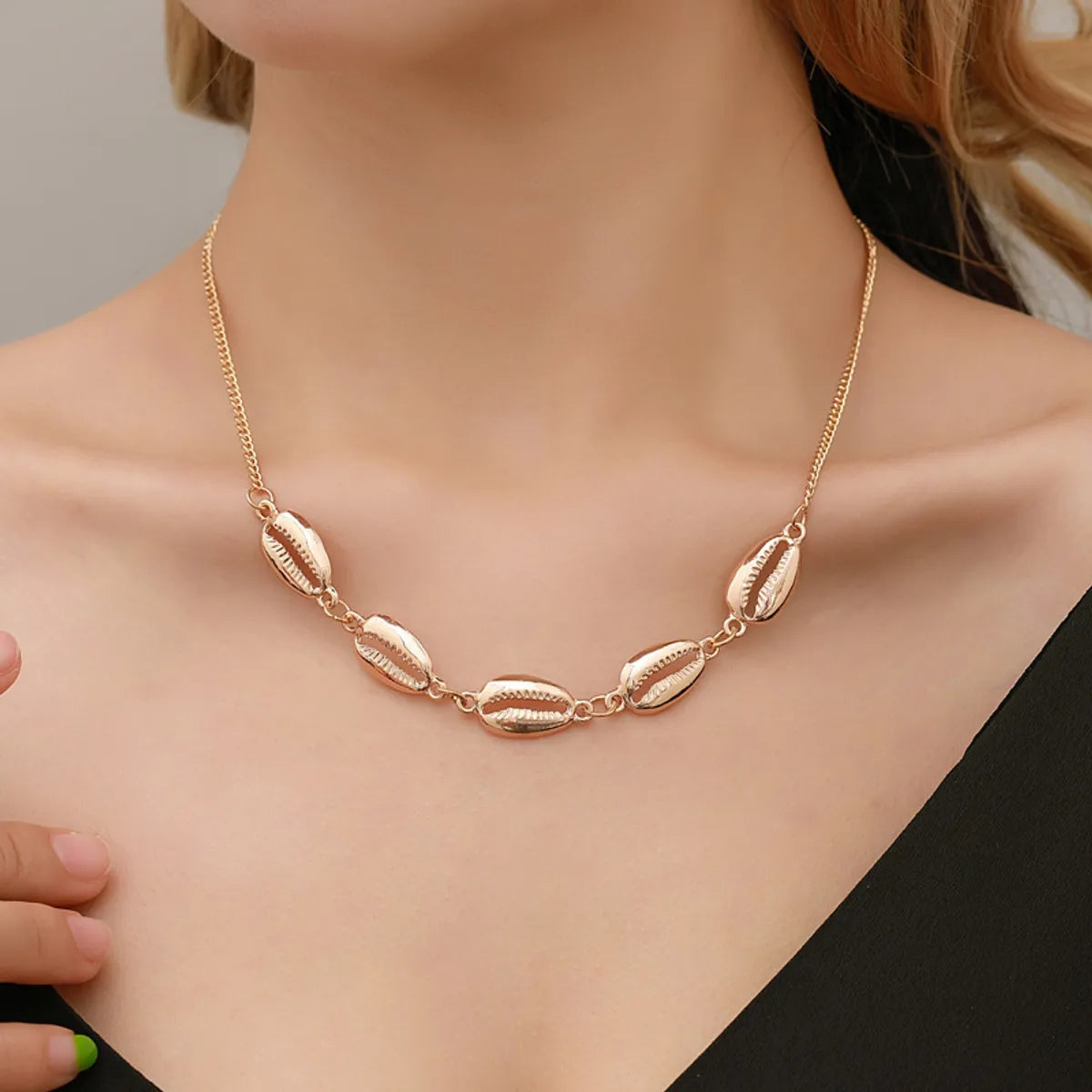 New Fashion Items Retro Shell Women's Alloy Necklace Sexy Metal Clavicle Chain