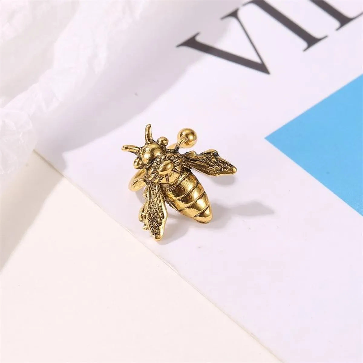 New Fashion Retro Distressed Metal Bee Earrings U-Shaped Single Insect Ear Bone Clip