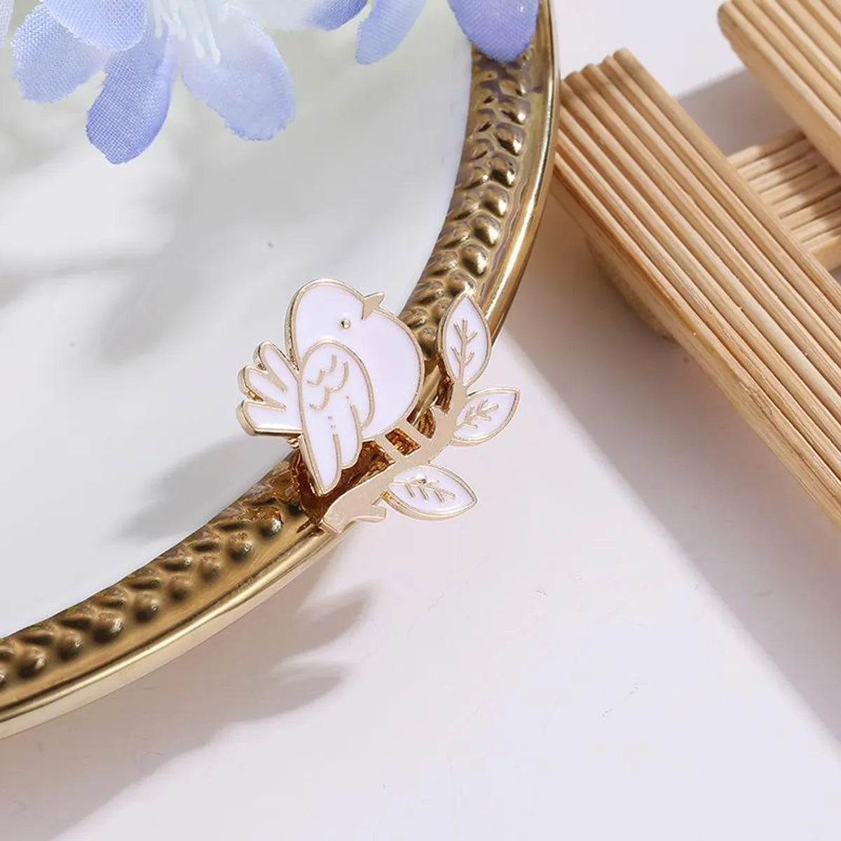 Korean Style Animal Alloy Plating No Inlaid Women'S Brooches