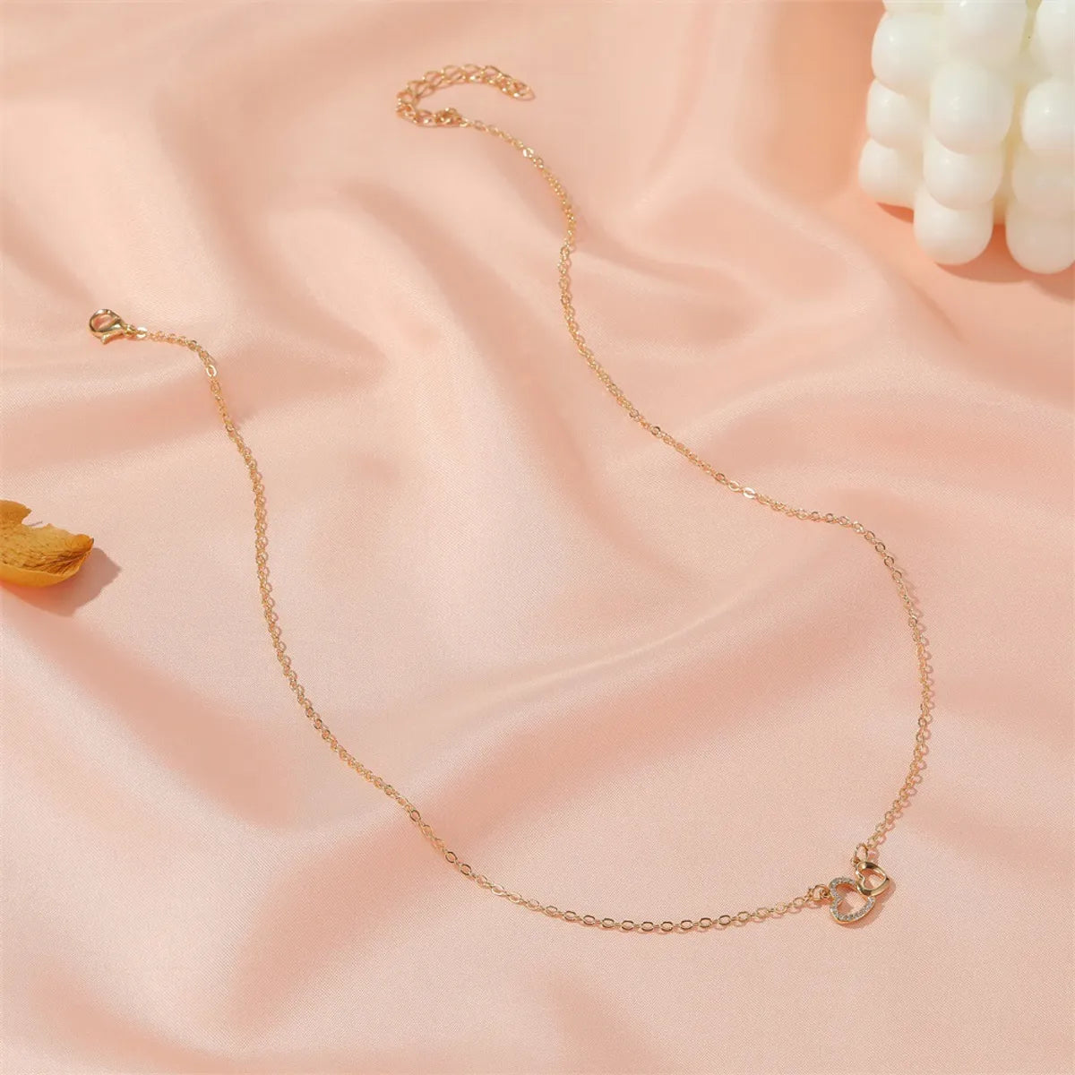 New Ladies Wild Love-Shaped Diamond Hollow Double Peach Heart Pendant Necklace Clavicle Chain