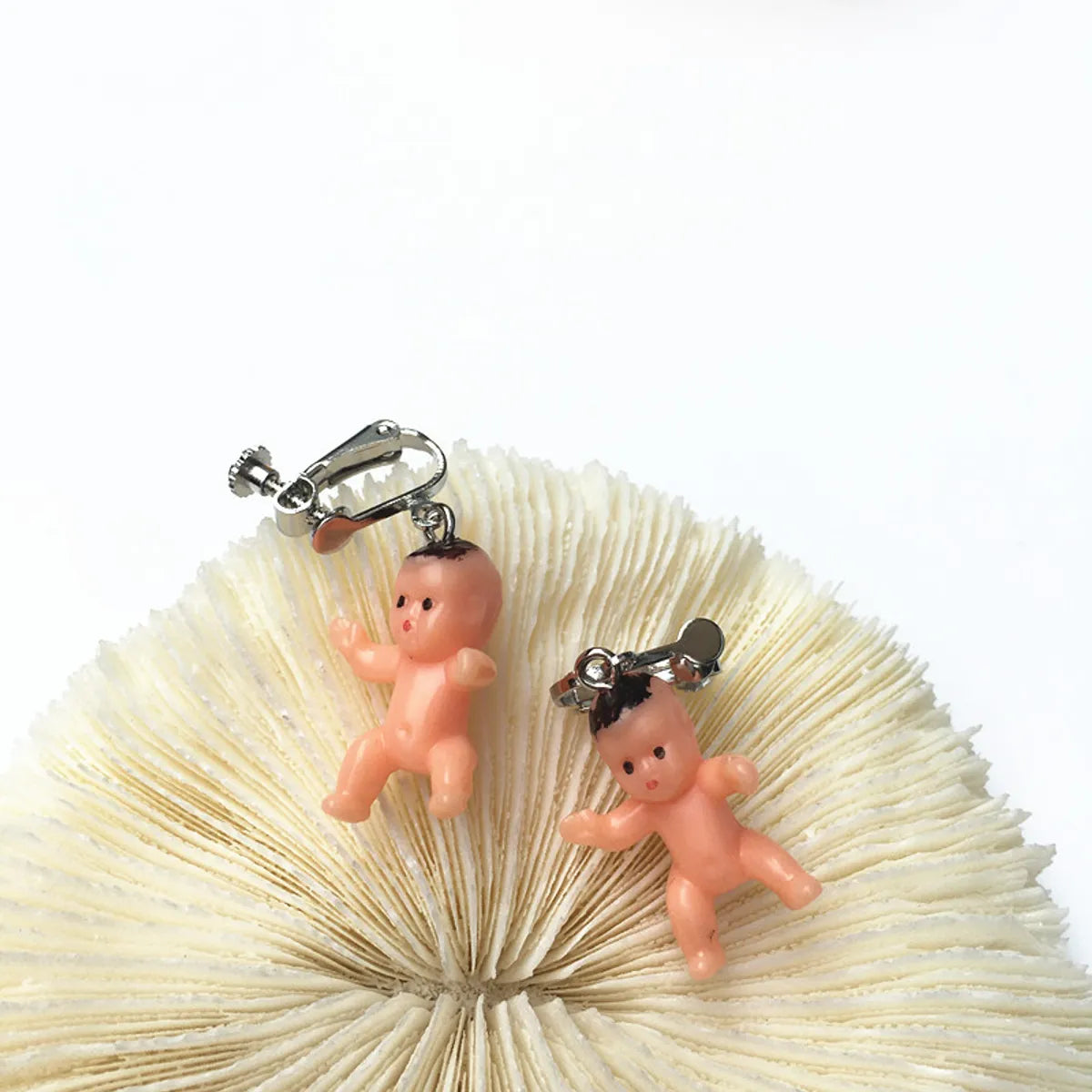 Novelty Doll No Inlaid Earrings