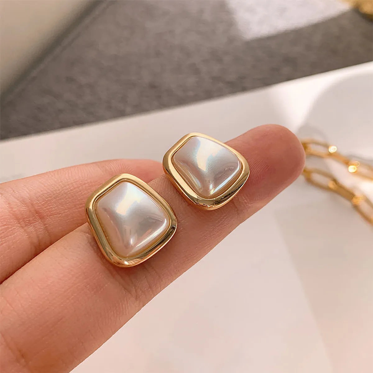 New Simple Wild High-End Light Luxury Wild Golden Side Square Pearl Silver Needle Stud Earrings