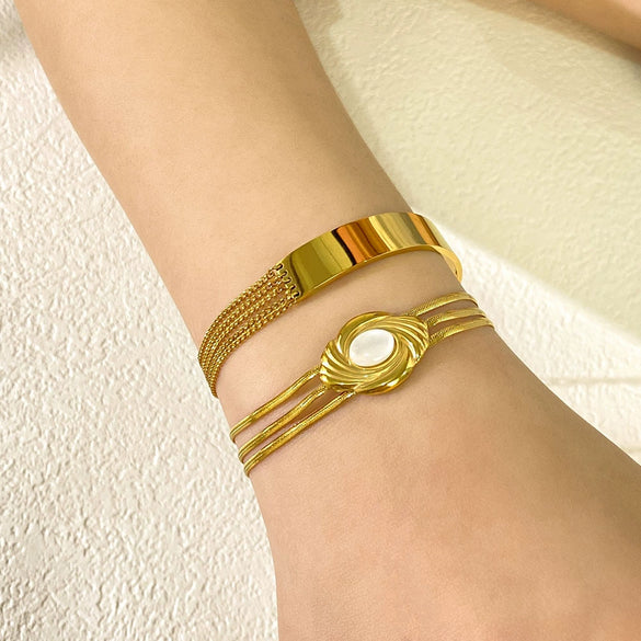 Non Fading Titanium Steel Bracelet With 18K Vacuum Plated In Furnace And Inlaid Natural Shell Geometric Shaped Fashionable And Versatile