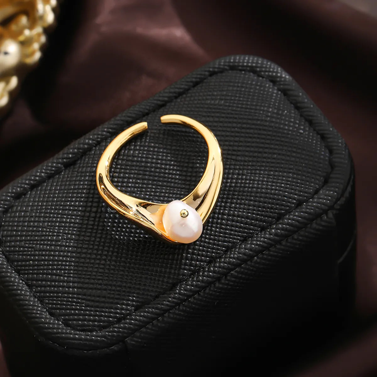 Original Design Simple Style Round Freshwater Pearl Copper Plating Inlay Pearl 18k Gold Plated Silver Plated Open Rings