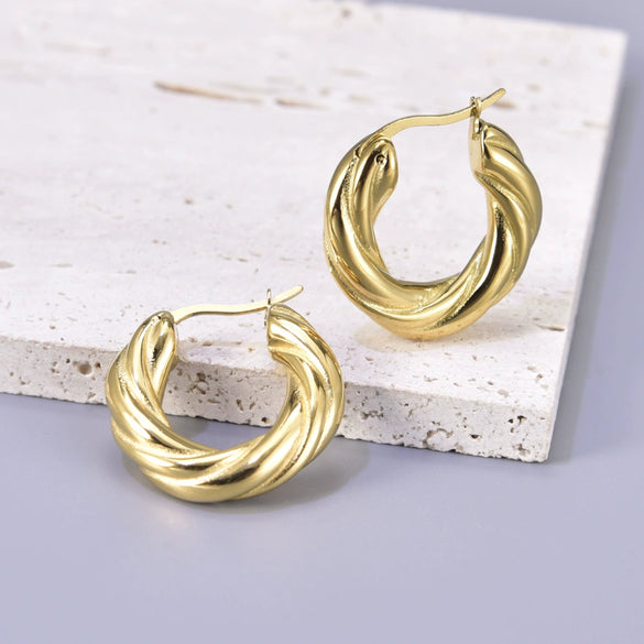 Oval Twist Long Earring With Heart Pattern Titanium Steel Electroplated Hollow And Sexy Personality Earring