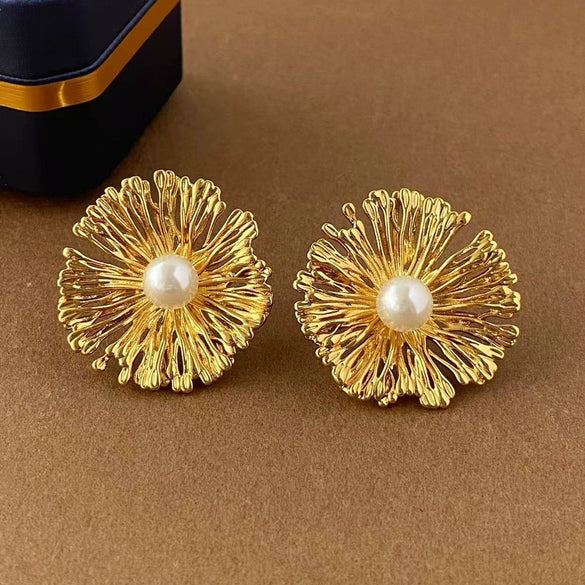 Oversized Hollow Geometric Statement Earrings In Electroplated Alloy With A Retro Floral Design And Minimalist Finish