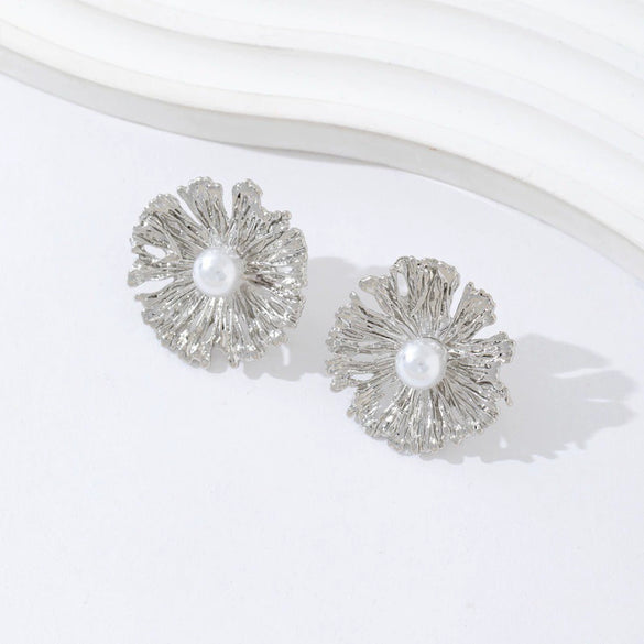 Oversized Hollow Geometric Statement Earrings In Electroplated Alloy With A Retro Floral Design And Minimalist Finish