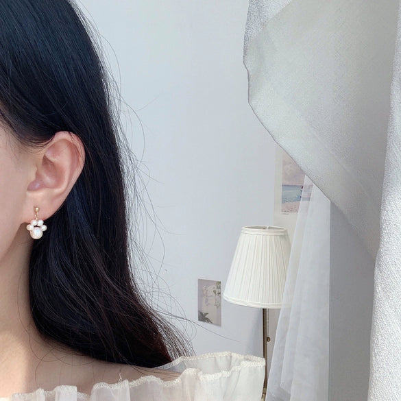 Pearl Cat Claw Women's Earrings Natural And Breeding Freshwater Pearls Nearly Round Shape Cartoon Style
