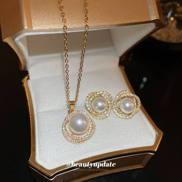 Pearl Inlaid Titanium Steel Zircon And Imitation Pearl Pendant Necklace And Stud Earrings Set For Women French Retro Light Luxury Clavicle Chain Style