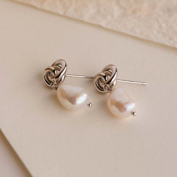 Pearl Necklace And Earrings Geometric Titanium Steel Electroplated 18K Gold Unisex Light Luxury Style