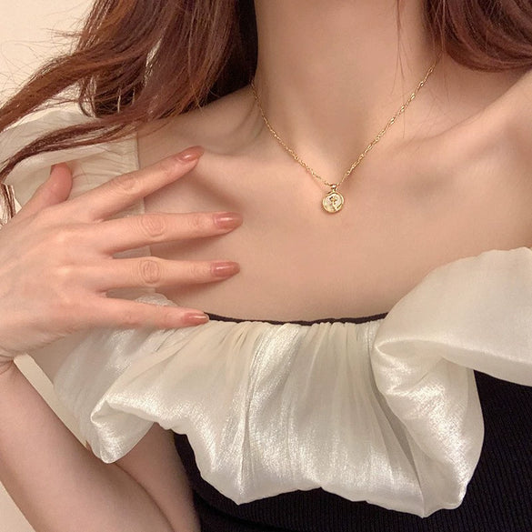 Pearl Necklace For Women Highend Light Luxury Heart Pendant Alloy Electroplating Design