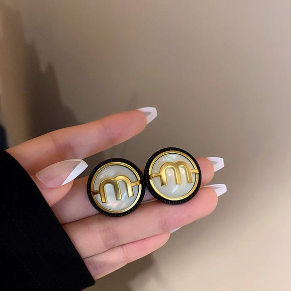 Pearl Round Geometric Alloy Earrings For Women With Gold Electroplated Silver Needle Light Luxury Retro Elegant All Match Design