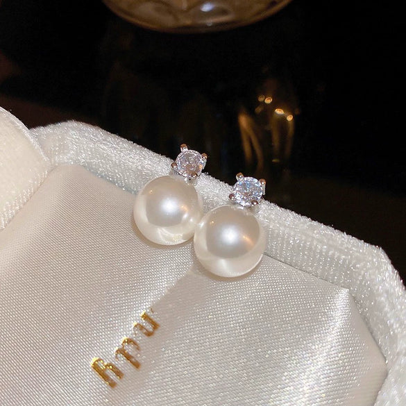 Pearl Round Geometric Alloy Earrings For Women With Gold Electroplated Silver Needle Light Luxury Retro Elegant All Match Design