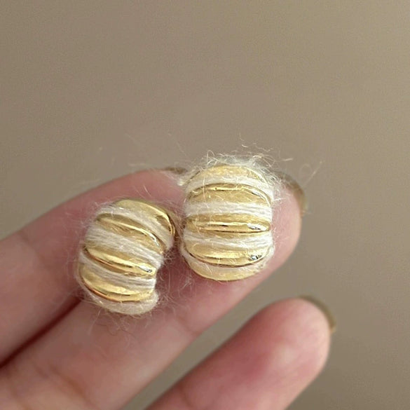 Pearl Round Geometric Alloy Earrings For Women With Gold Electroplated Silver Needle Light Luxury Retro Elegant All Match Design