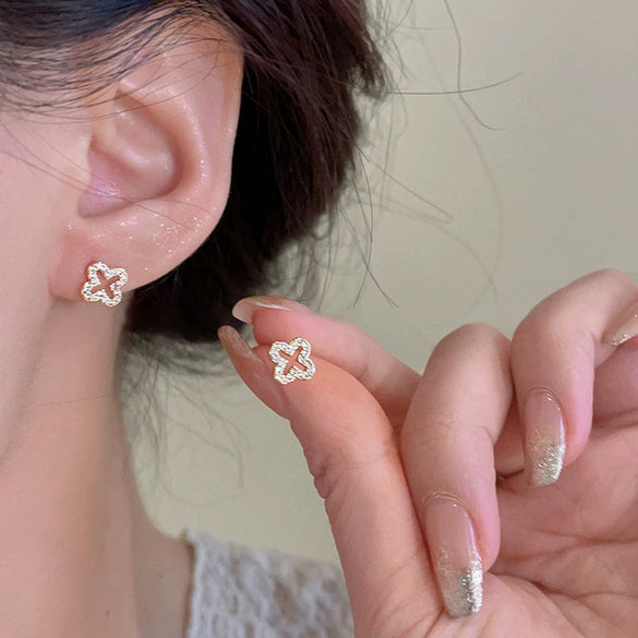 Pearl Round Geometric Alloy Earrings For Women With Gold Electroplated Silver Needle Light Luxury Retro Elegant All Match Design