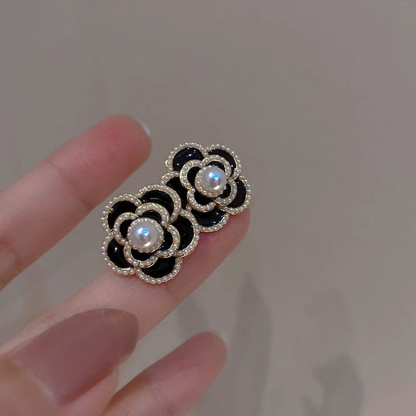 Pearl Round Geometric Alloy Earrings For Women With Gold Electroplated Silver Needle Light Luxury Retro Elegant All Match Design