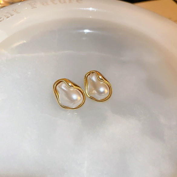 Pearl Round Geometric Alloy Earrings For Women With Gold Electroplated Silver Needle Light Luxury Retro Elegant All Match Design