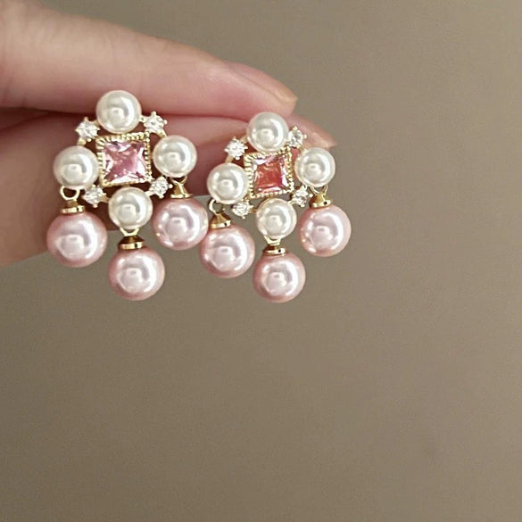 Pearl Round Geometric Alloy Earrings For Women With Gold Electroplated Silver Needle Light Luxury Retro Elegant All Match Design