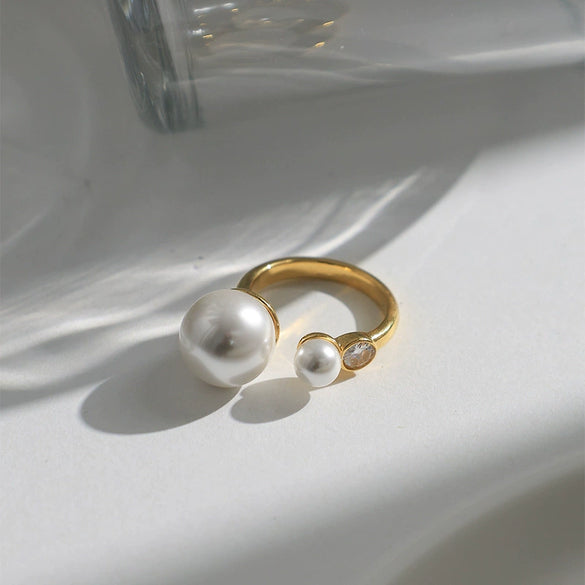 Pearl Zircon Inlaid Stainless Steel Geometric Ring For Women Light Luxury Electroplating Style