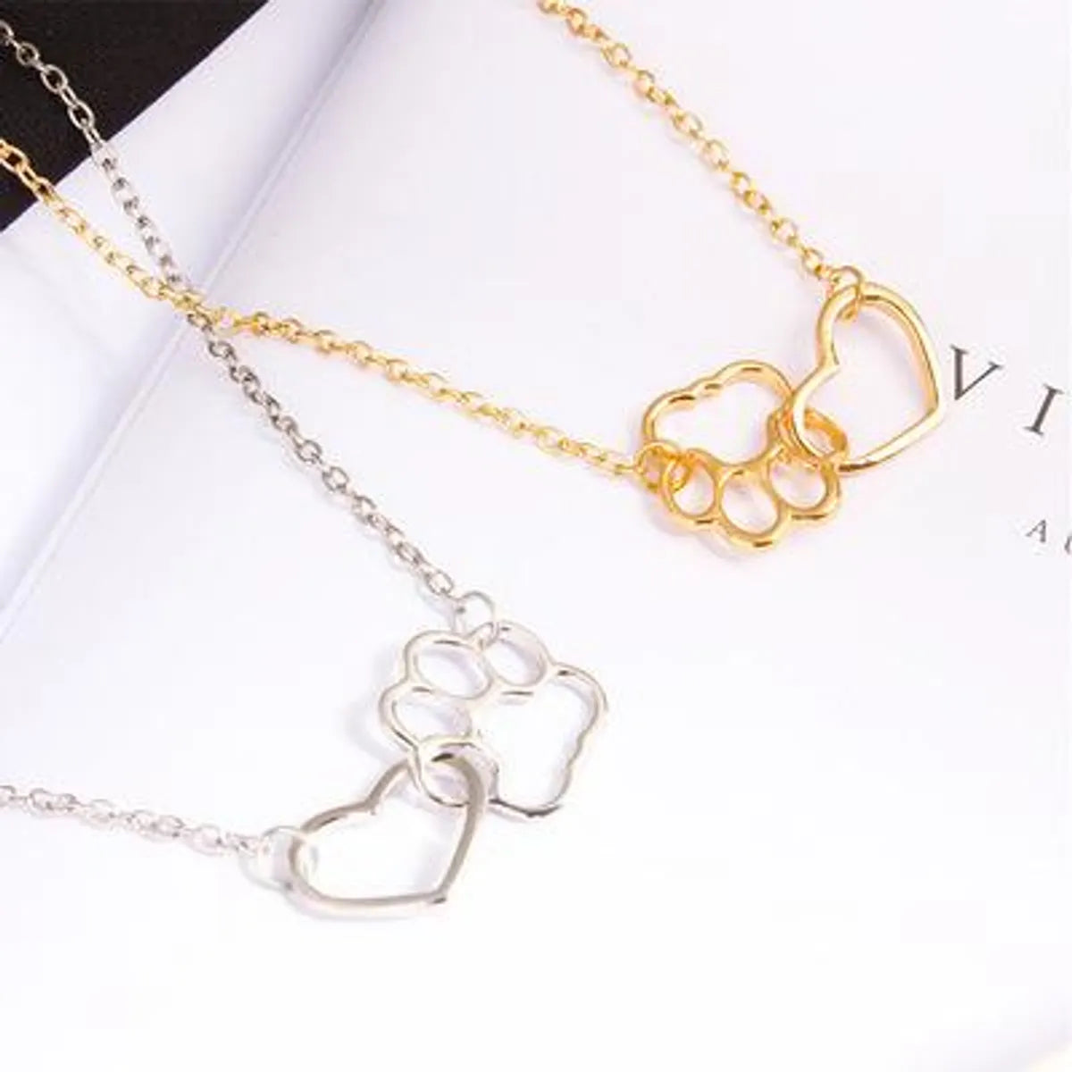 Pet Feet Dog Paw Peach Heart Pendant Necklace Cat Paw Love Necklace Wholesale