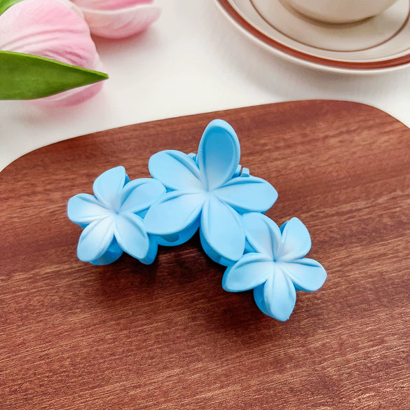 Plastic Resin Handmade Women's Three Flowers Hairpin Summer Style Small Fresh Grab Clip
