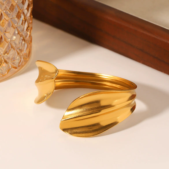 Pleated Leafshaped Open Stainless Steel Bracelet With Electroplating And Ins Style