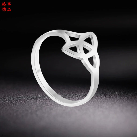 Polished Titanium Steel Geometric Heart Motif Ring For Women And Men Cartoon Style Jewelry