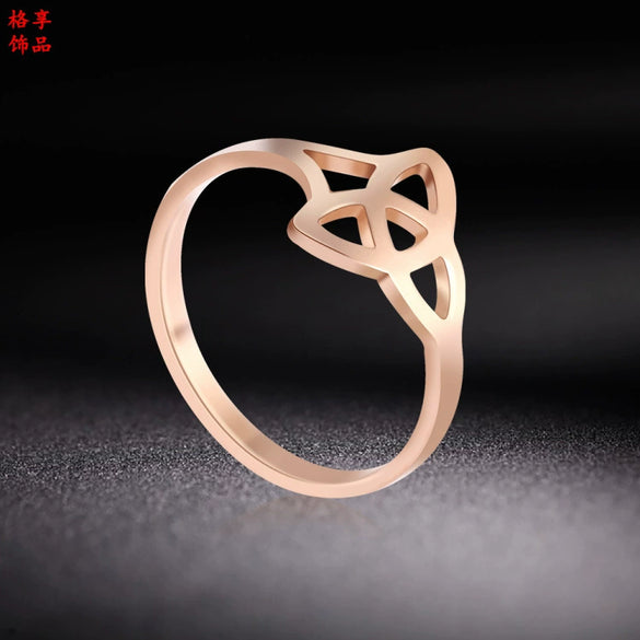 Polished Titanium Steel Geometric Heart Motif Ring For Women And Men Cartoon Style Jewelry