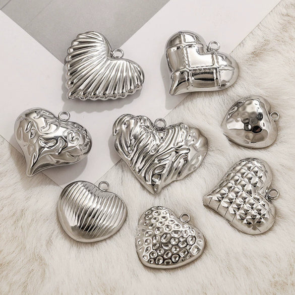 Polished Titanium Steel Three Dimensional Love Hollow Waterproof Pendant Electroplated Stainless Steel