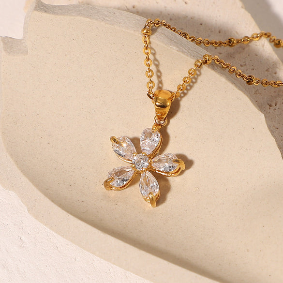 Popular Flower Necklace 18K Gold Plated Stainless Steel Five Petal Flower Pendant For Women With Geometric Styling And Electroplating