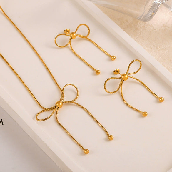 Pull Butterfly Design Women's Golden Titanium Steel Necklace With Electroplating Treatment Jewelry Set