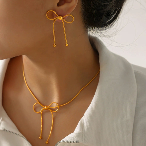 Pull Butterfly Design Women's Golden Titanium Steel Necklace With Electroplating Treatment Jewelry Set