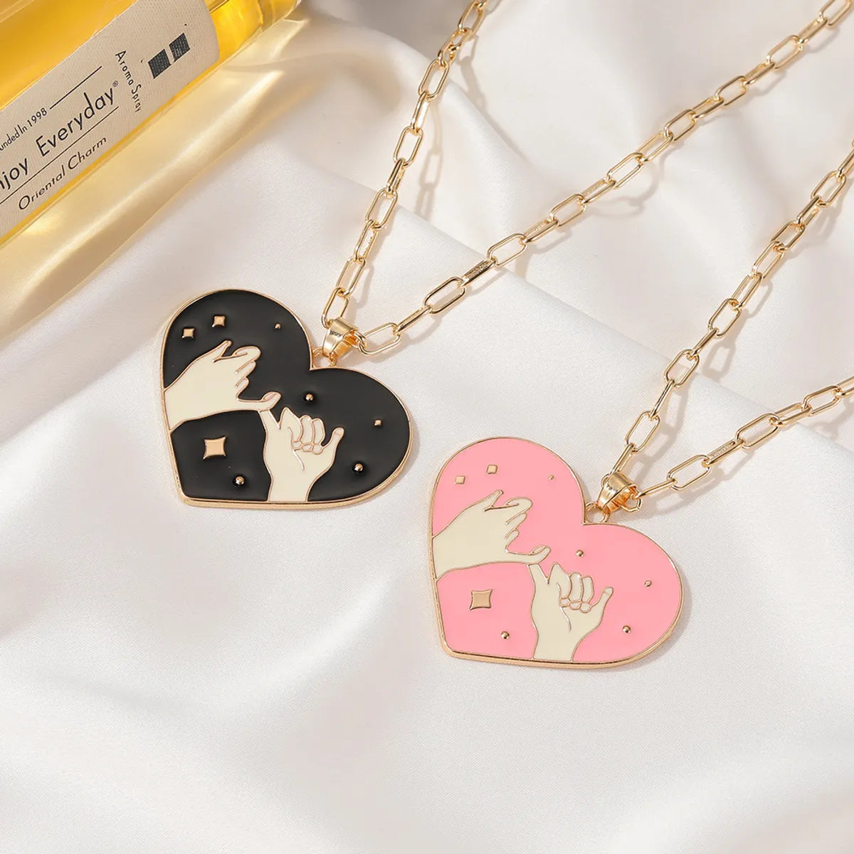 Pull Hook Sweet Heart Couple Black Pink Pendant Necklace Set