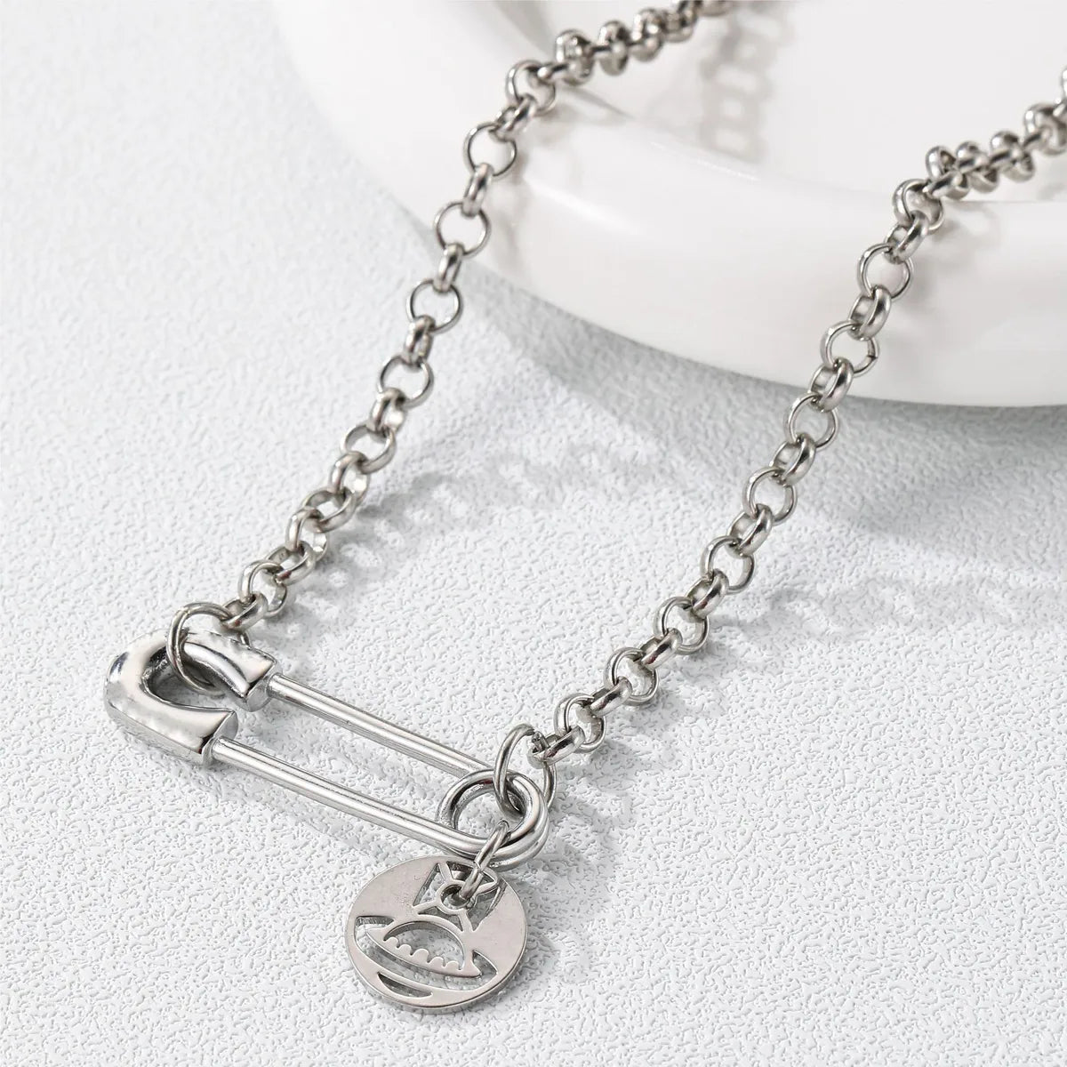 Punk Classic Style Solid Color Titanium Steel Polishing Women'S Pendant Necklace