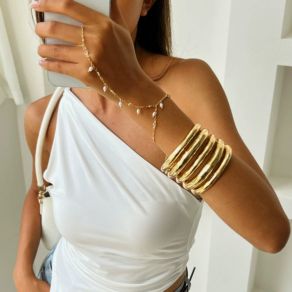 Punk Metal Texture Glossy Open Imitation Pearl Crystal Chain Finger Bracelet Alloy Electroplated