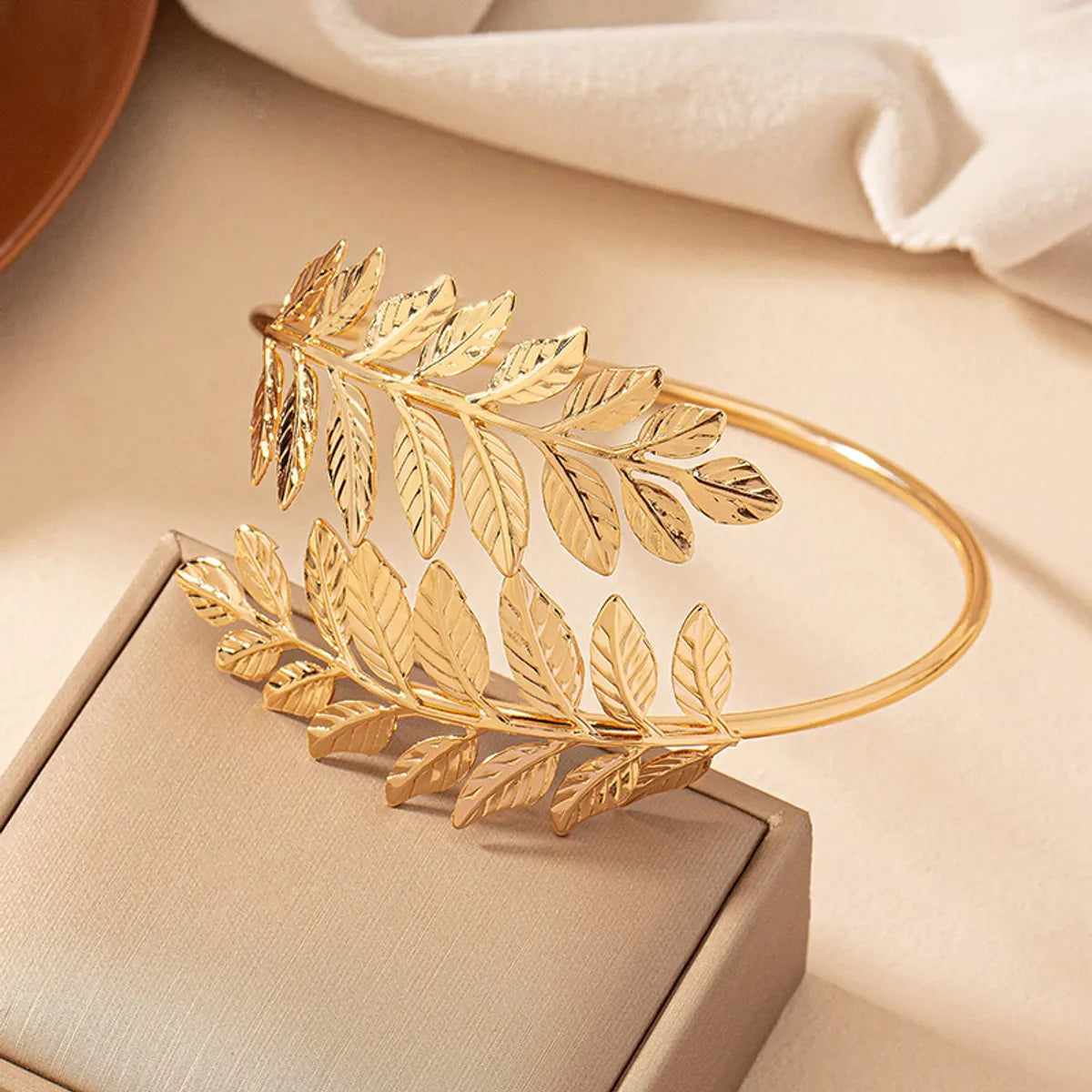 Punk Simple Style Leaves Alloy Plating Women'S Arm Bracelet