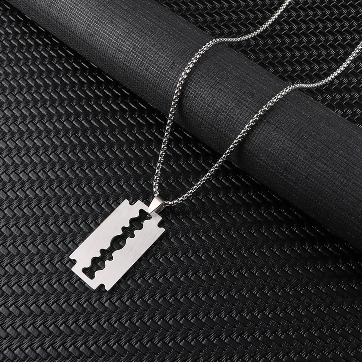 Punk Streetwear Blade Titanium Steel Polishing Men'S Pendant Necklace