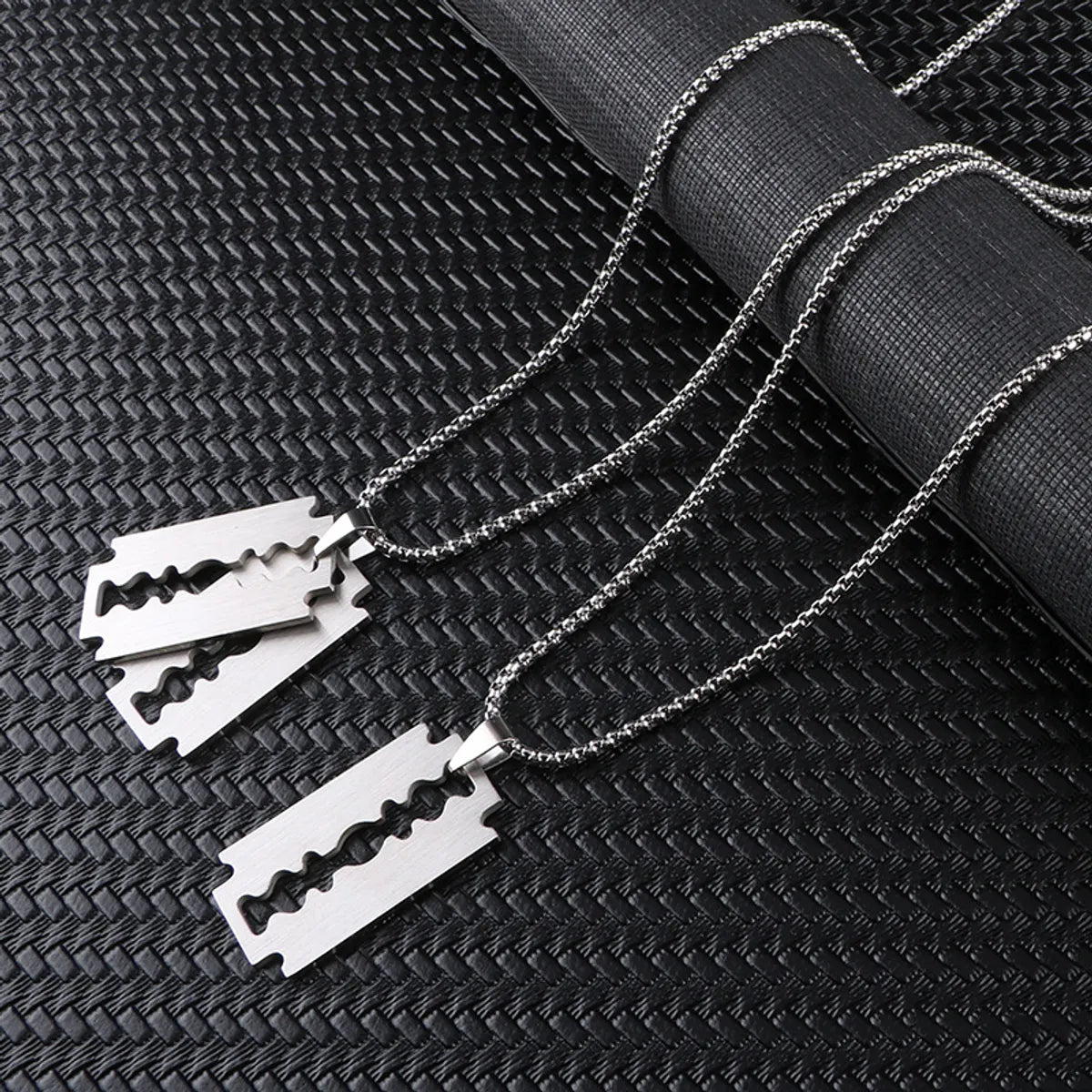 Punk Streetwear Blade Titanium Steel Polishing Men'S Pendant Necklace