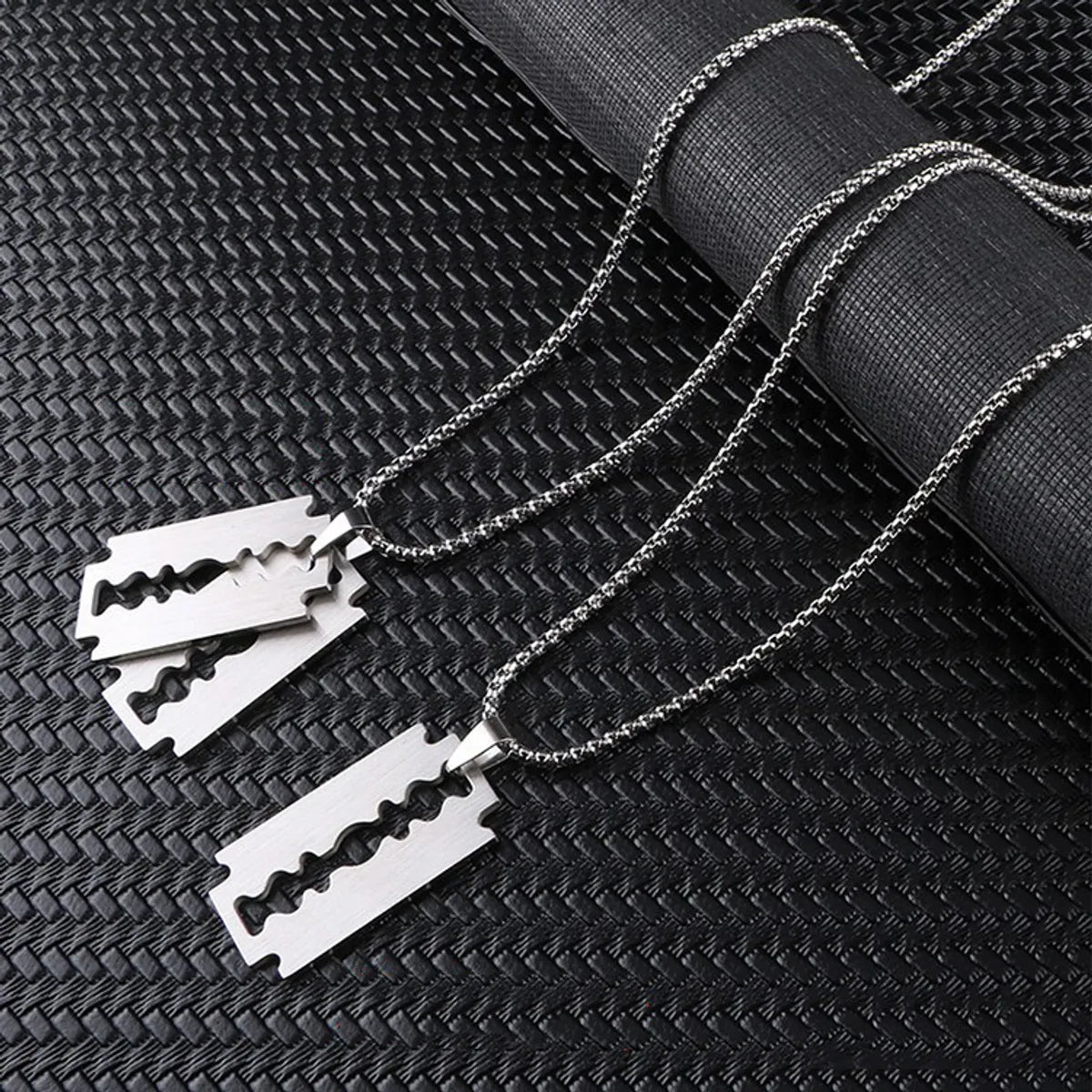 Punk Streetwear Blade Titanium Steel Polishing Men'S Pendant Necklace