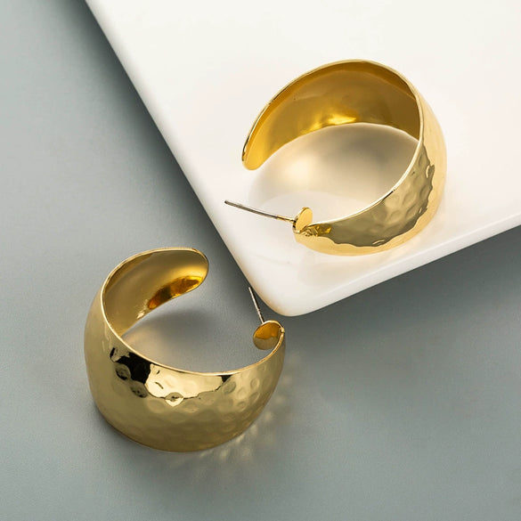 Punk Style Metal Alloy Bright Finish C Shaped Large Hoop Earrings With Silver Needle Electroplated Exaggerated Statement Earrings