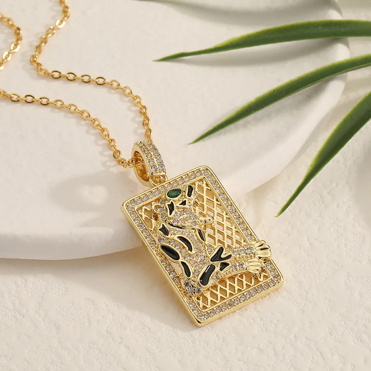 Retro Animal Copper Plating Inlay Zircon Gold Plated Pendant Necklace