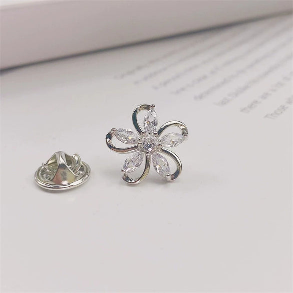 Retro Blue Crystal Alloy Antirunning Light Buckle Brooch With Flower Pattern Electroplated For Women