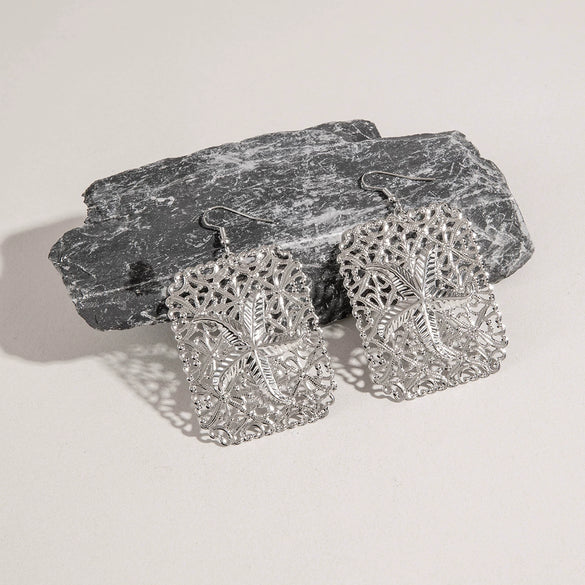 Retro Bohemian Asymmetric Starfish Shell Earrings With Geometric Gravel Pendant Alloy Material Electroplating Treatment