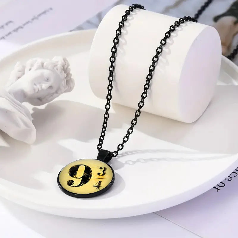 Retro British Style Number Alloy Inlay Glass Vacuum Vapor Plating Black Women'S Pendant Necklace