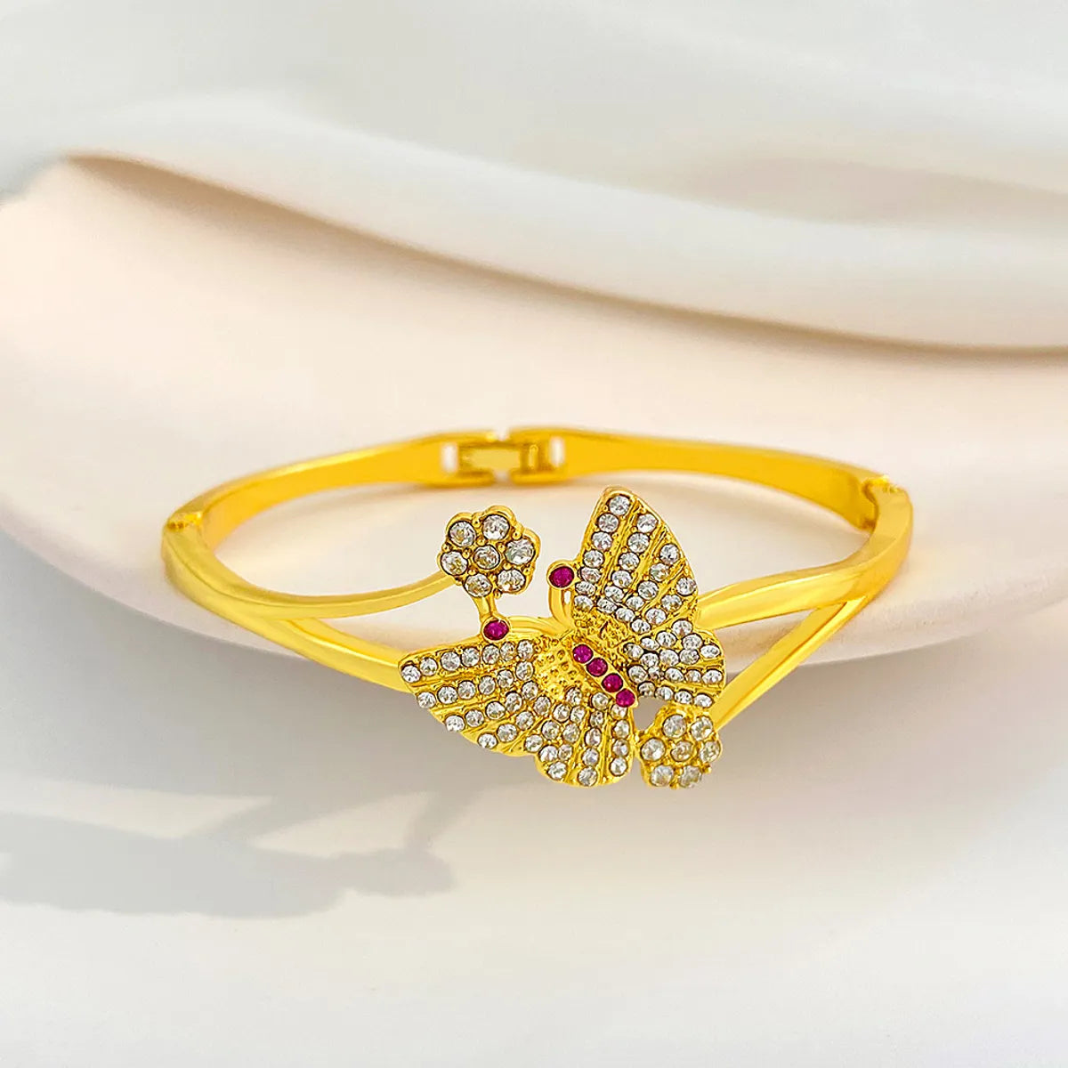 Retro Butterfly Alloy Inlay Rhinestones Bangle