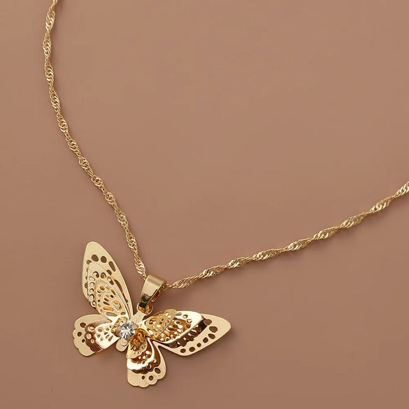Retro Butterfly Alloy Plating Pendant Necklace 1 Piece