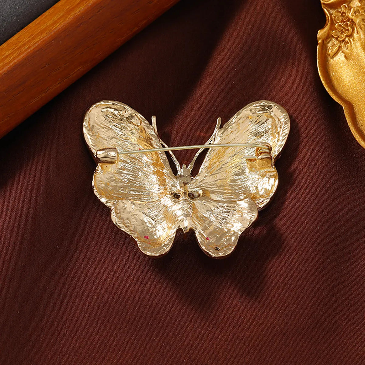 Retro Butterfly Alloy Rhinestone Women'S Brooches