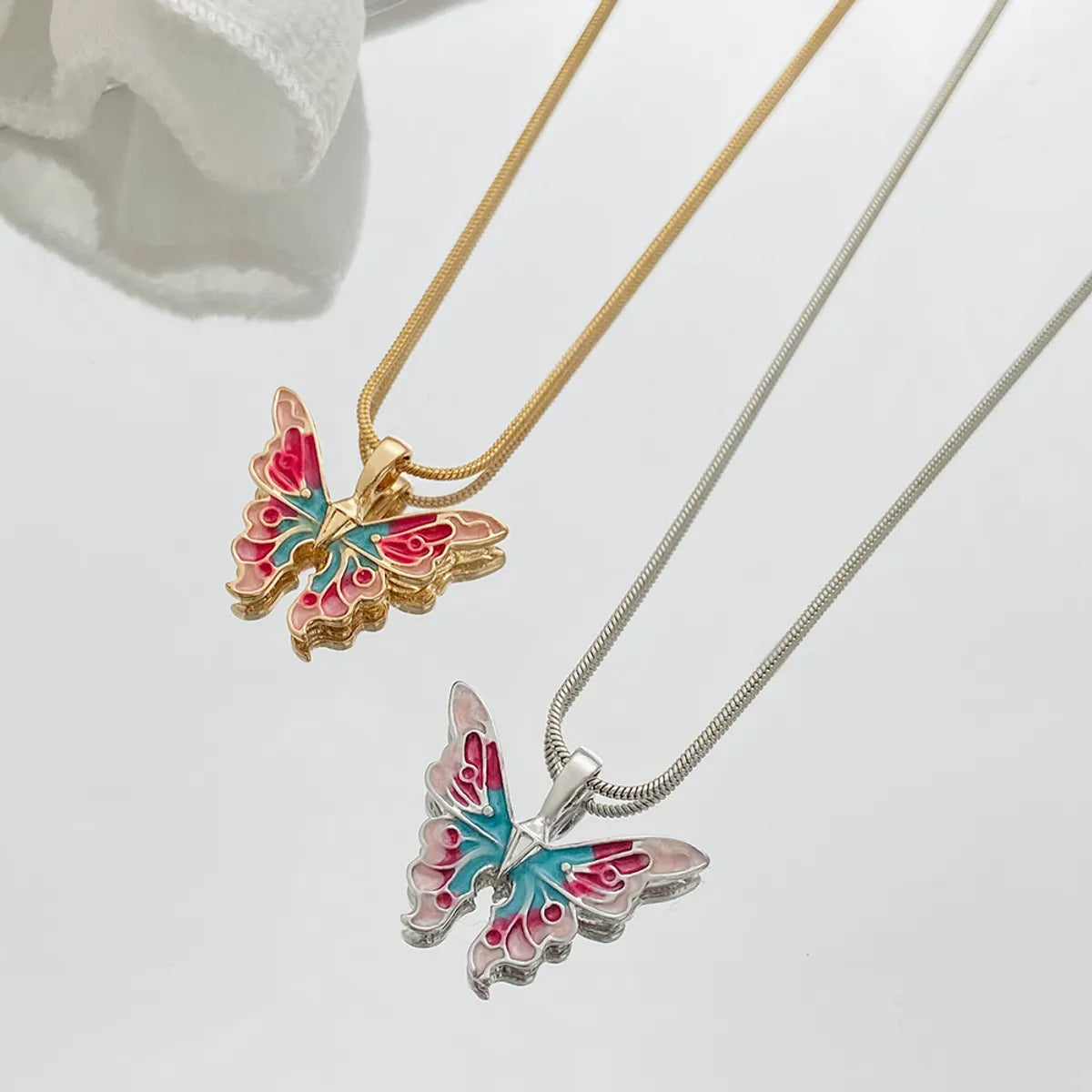 Retro Butterfly Alloy Women'S Pendant Necklace 1 Piece